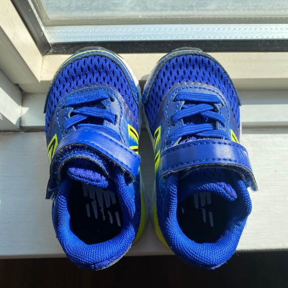 New Balance kids running shoe - Picture 3 of 6